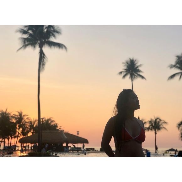 Meet your Posher, Val - Picture 1 of 1